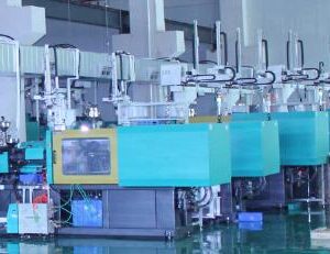 Integration von IoT-Gateways mit PLCs in traditionellen Spritzgießwerkstätten