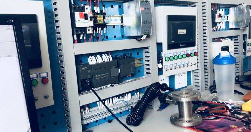 Edge-Gateway-Datenanalyse und -übertragung in der Multi-Point-SPS-Sammlung