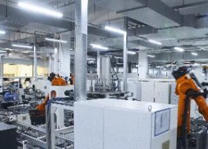 Passerelle périphérique dans l'atelier de production