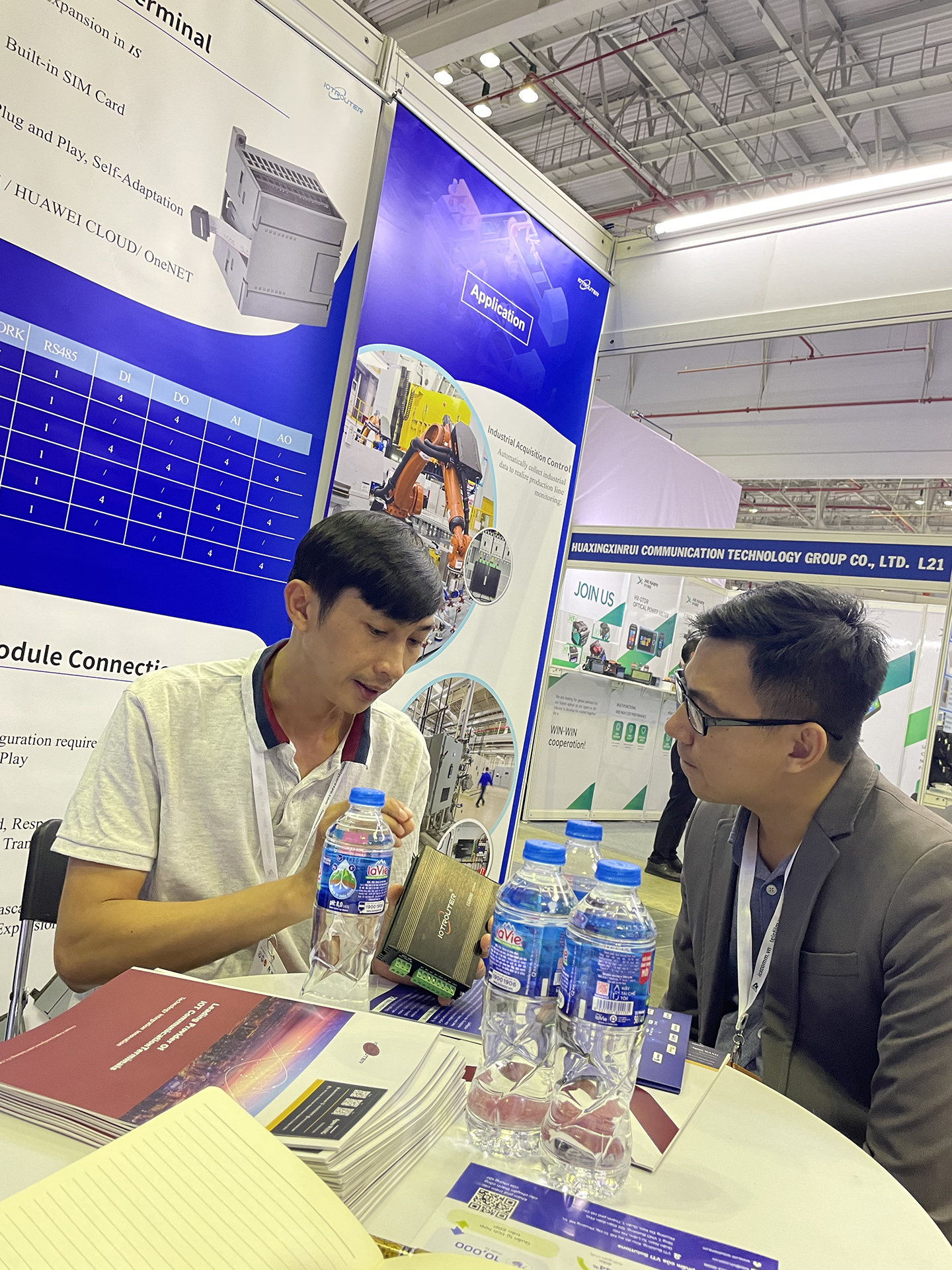 Happy negotiation with new and old customers Happy negotiation with new and old customers