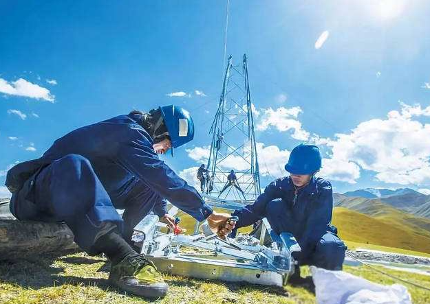 Localização de pequenas falhas de corrente à terra e modelação de informação com base em DTU e FPI